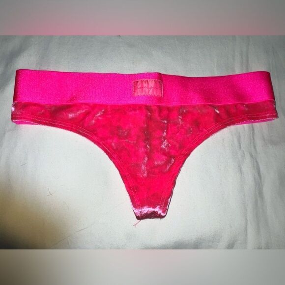 VICTORIA’S SECRET PINK- HOT PINK CRUSH VELVET THONG- SIZE XS- NWTs - Picture 1 of 2